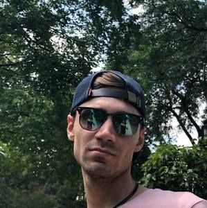 Meet your Posher, Levi